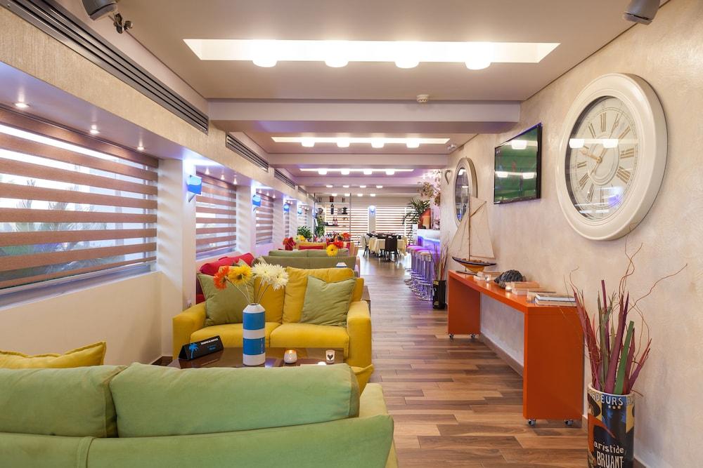 Otel Tropical Atina