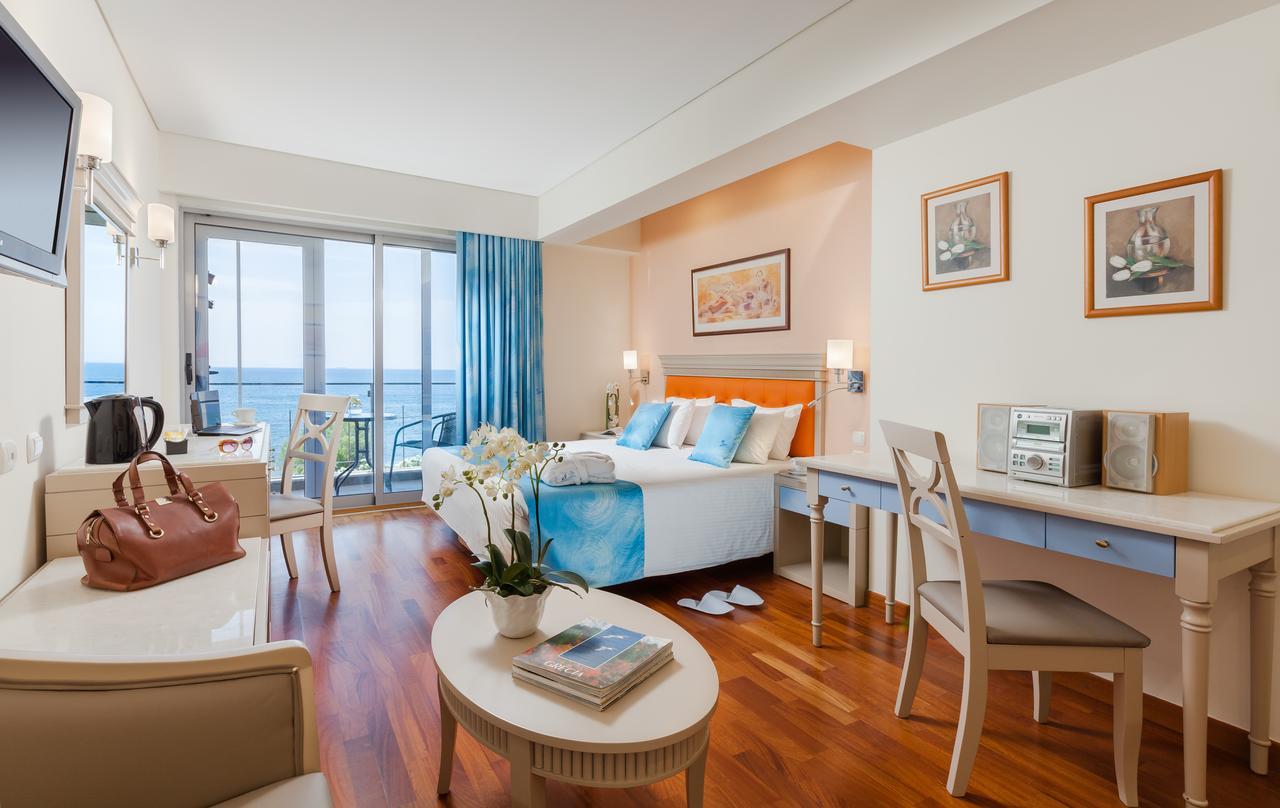 Tropical 4* Atina